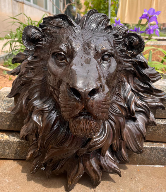 Wall-mounted lion head